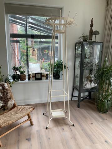 Vintage staande Kapstokken (2x) creme, 24 haken beschikbaar voor biedingen
