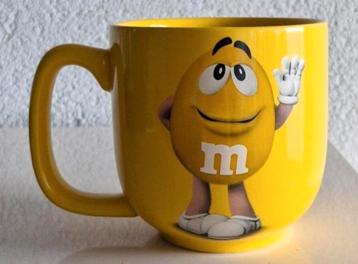 Beker Gele M&M beschikbaar voor biedingen