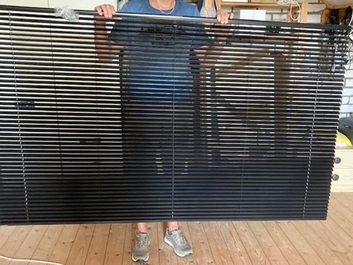 Horizontale zwarte smalle lamellen, Huis en Inrichting, Stoffering | Gordijnen en Lamellen, Zo goed als nieuw, 100 tot 150 cm