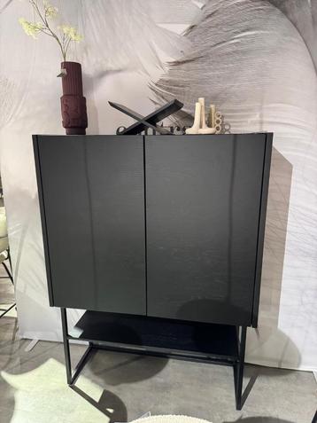 XOOON Carving highboard | Showroommodel | beschikbaar voor biedingen