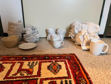 Servies - 10 x mok / 6 x kom / 8 x schaaltje / 6x koffiekop beschikbaar voor biedingen