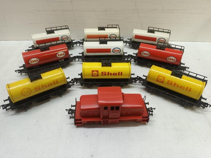 FLEISCHMANN LOKJE 1306 9 X  BLIKKEN  TANK WAGONS ESSO SHELL, Hobby en Vrije tijd, Modeltreinen | H0, Gebruikt, Treinset, Gelijkstroom