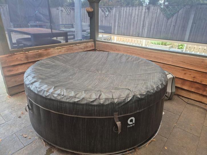 Jacuzzi opblaasbaar 6 persoons, Tuin en Terras, Bubbelbaden en Hottubs, Zo goed als nieuw, Ophalen of Verzenden