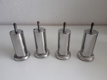 Poten van chroom voor tafel ed beschikbaar voor biedingen