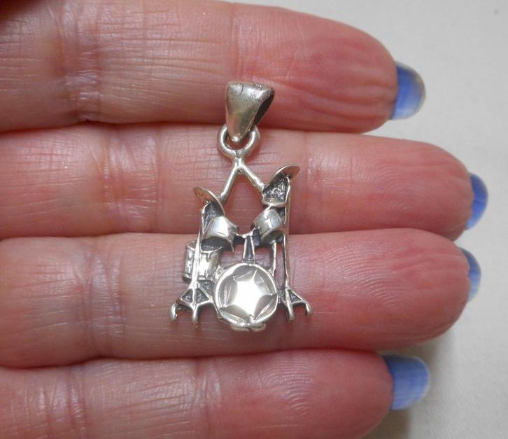 Zilveren hanger drumstel nr.741, Sieraden, Tassen en Uiterlijk, Kettinghangers, Zo goed als nieuw, Zilver, Zilver, Verzenden