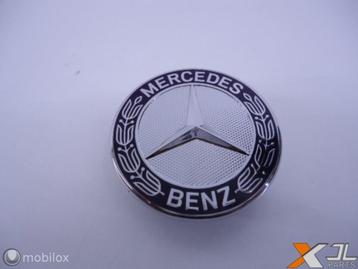 C-KLASSE W204 LOGO MOTORKAP BLAUW A2048170616 NIEUW beschikbaar voor biedingen