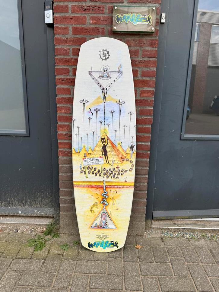 Slingshot coalition 145cm + nog meer boards in de uitverkoop, Watersport en Boten, Wakeboarden, Nieuw, Board, Ophalen of Verzenden