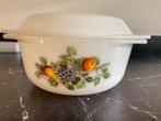 Vintage Arcopal Ovenschaal met Deksel - Fruitmotief, Ophalen of Verzenden, Zo goed als nieuw