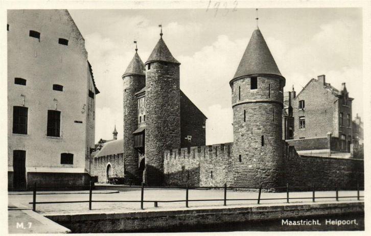 Maastricht, Helpoort - 1933? - ongelopen, Verzamelen, Ansichtkaarten | Nederland, Ongelopen, Limburg, Voor 1920, Ophalen of Verzenden