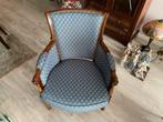 Twee klassieke houten stoelen met blauwe bekleding, Huis en Inrichting, Stoelen, Ophalen, Hout, Gebruikt, Twee
