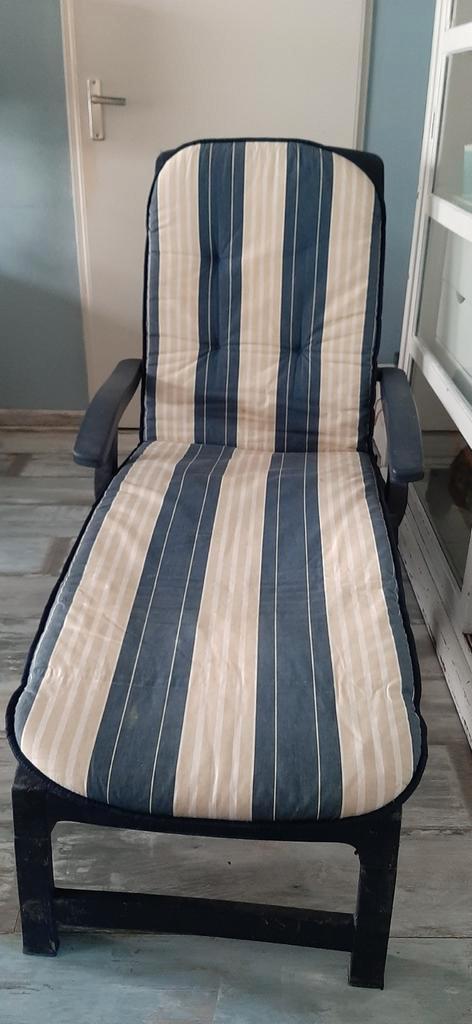 Hartman zonnenbed met kussen - in goede staat!, Tuin en Terras, Ligbedden, Gebruikt, Kunststof, Verstelbaar, Ophalen