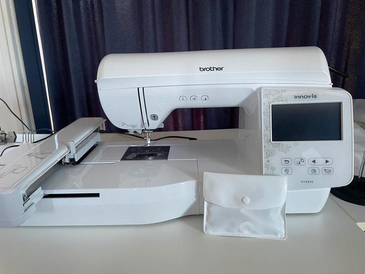 Brother Innov-is NV880E, Hobby en Vrije tijd, Naaimachines en Toebehoren, Zo goed als nieuw, Naaimachine, Brother, Ophalen of Verzenden