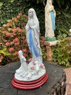 Heiligenbeeld ❤️ Bernadette knielend bij maria in lourdes, Antiek en Kunst, Ophalen of Verzenden