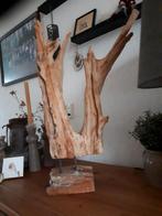 Mooie houten sculptuur op standaard., Ophalen