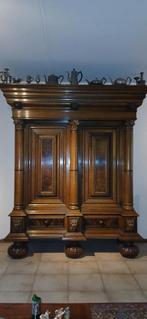 Antieke kast met leeuwenkoppen, Antiek en Kunst, Ophalen