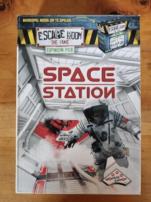 Uitbreiding Escape Room - Space Station, Hobby en Vrije tijd, Gezelschapsspellen | Kaartspellen, Zo goed als nieuw, Een of twee spelers