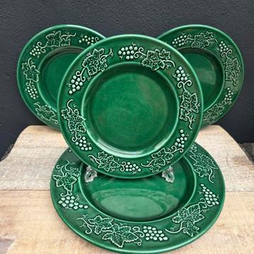 Vintage majolica borden met druivenmotief - Set van 4 beschikbaar voor biedingen