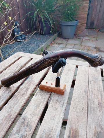 Pistool Arabische pistool met koper inleg periode 1900 beschikbaar voor biedingen