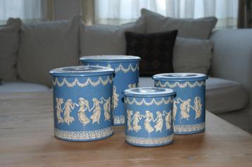 Wedgewoodstyle antieke bewaarblikken beschikbaar voor biedingen