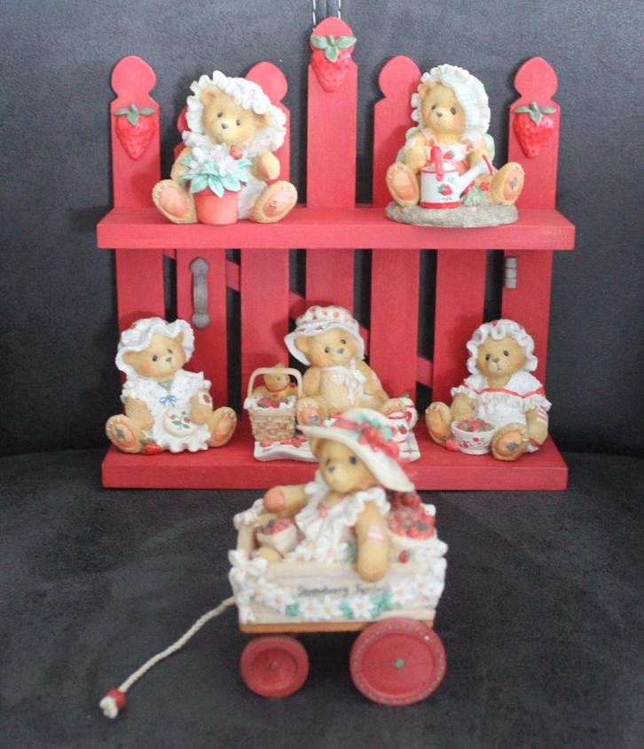 Cherished teddies # Strawberries #, Verzamelen, Beren en Cherished Teddies, Zo goed als nieuw, Beeldje, Cherished Teddies, Ophalen of Verzenden