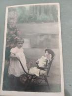 Ansichtkaart meisje met poppenwagen, Ophalen of Verzenden, 1920 tot 1940, Ongelopen, Kinderen