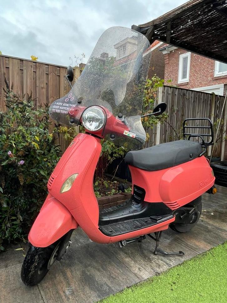 Btc riva scooter 45km, Fietsen en Brommers, Scooters | Overige merken, Gebruikt, Maximaal 45 km/u, Benzine, Ophalen