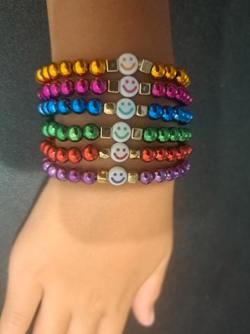 Armbandjes beschikbaar voor biedingen