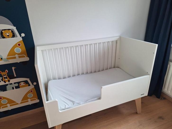 Kidsmill sixties ledikant, commode en bladvergroter, Kinderen en Baby's, Kinderkamer | Complete kinderkamers, Gebruikt, Jongetje of Meisje