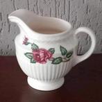 Wedgwood Moss Rose Melkkannetje Nieuwstaat, Antiek en Kunst, Ophalen of Verzenden