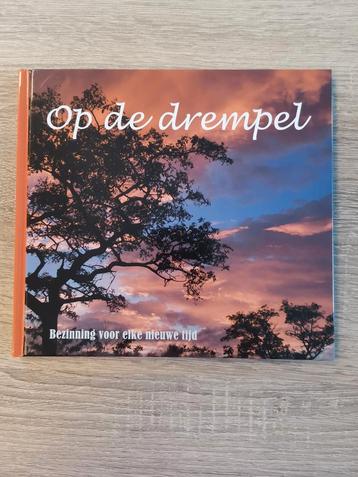 Greet W. Brokerhof - Op de drempel beschikbaar voor biedingen