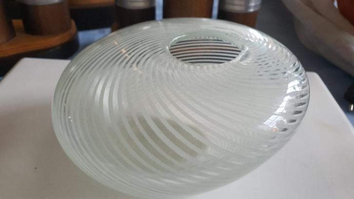 Murano vaasje met gele strepen 8.5 cm hoog en 15 cm Breed, Antiek en Kunst, Antiek | Glas en Kristal, Ophalen