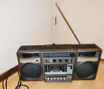 Draagbare ghetto blaster: radio/cassette  beschikbaar voor biedingen