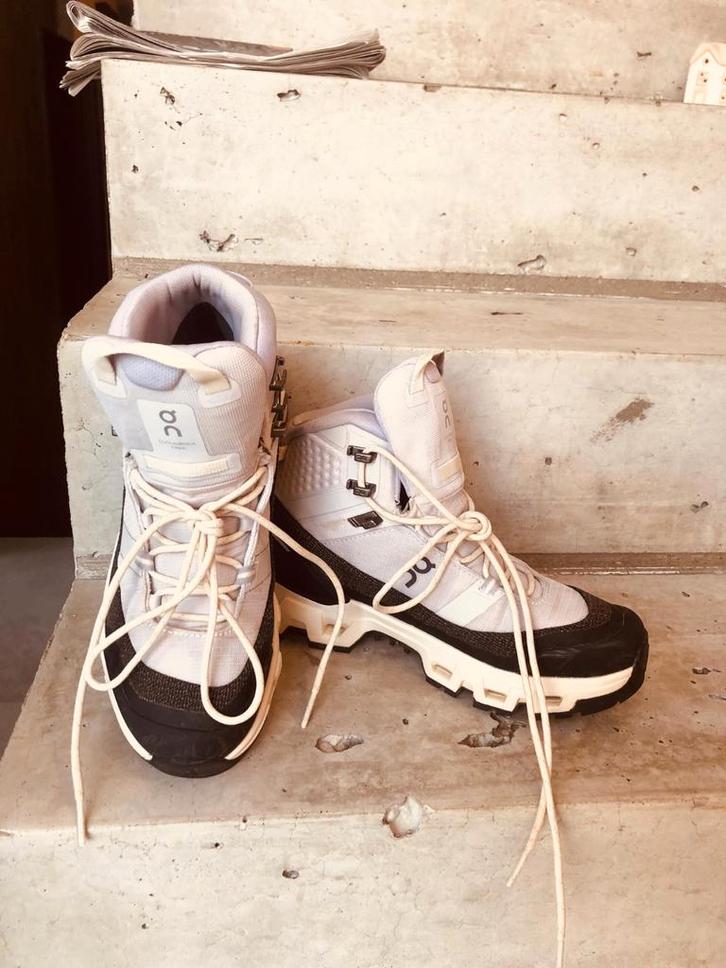 On Running Cloudrock Mid Waterproof Dames - Maat 39, Kleding | Dames, Schoenen, Zo goed als nieuw, Wandelschoenen, Ophalen of Verzenden