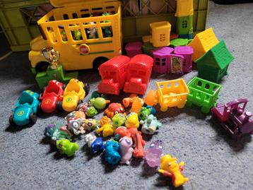 Zomlings met bus en raceauto's  beschikbaar voor biedingen