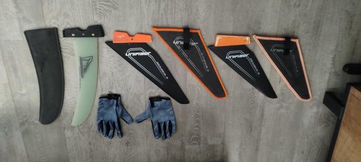 Vinnen en surfhandschoenen, Watersport en Boten, Windsurfen, Zo goed als nieuw, Overige typen, Minder dan 5 m², Ophalen