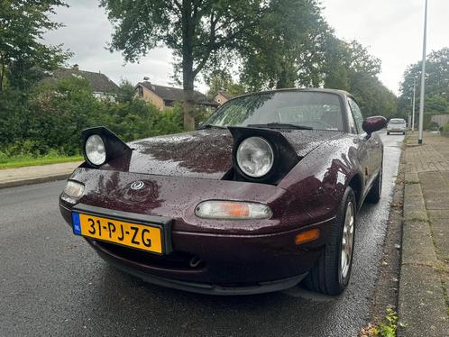 Mazda MX-5 1.6 I 1996 Rood :BIEDEN, Auto's, Mazda, Particulier, MX-5, Benzine, Cabriolet, Handgeschakeld, Geïmporteerd, Rood, Achterwielaandrijving