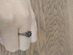 Gouden ring saffier, Sieraden, Tassen en Uiterlijk, Ringen, Verzenden, Zo goed als nieuw, 17 tot 18, Met edelsteen