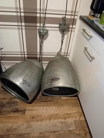 2 stuks grote zware aparte hanglampen beschikbaar voor biedingen
