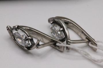 zilveren oorbellen met bergkristal
