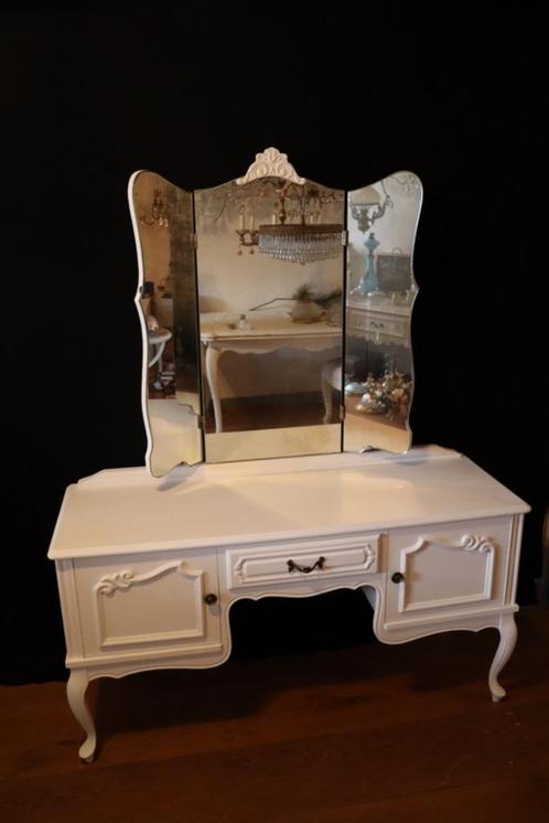Queen ann kaptafel met 3 luiks spiegel. Gerestyled met witte, Huis en Inrichting, Tafels | Kaptafels, Zo goed als nieuw, 150 tot 200 cm