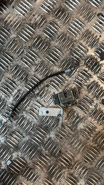 Peugeot speedfight buddyslot met kabel beschikbaar voor biedingen