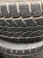 Winterbanden op stalen velg 215/70R16, Auto-onderdelen, Ophalen, 16 inch, Banden en Velgen, Winterbanden