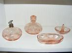 Roze kristallen kaptafel set schaaltjes parfumflesjes e.d., Antiek en Kunst, Ophalen of Verzenden