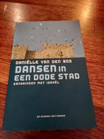 D. van den Bos - Dansen in een dode stad, D. van den Bos, Ophalen of Verzenden, Zo goed als nieuw