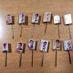 13 x Vintage voetbal speldjes van Nederlandse voetballers, Ophalen, Gebruikt, Sport, Speldje of Pin