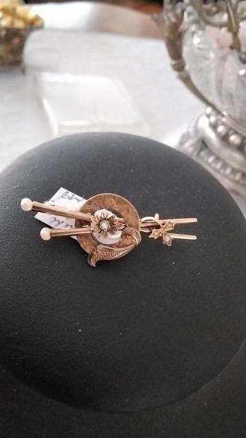 Antiek goude broche.  beschikbaar voor biedingen