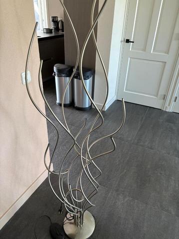 Moderne design vloerlamp – Z.G.A.N. beschikbaar voor biedingen