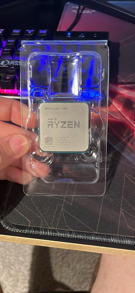 Ryzen 5 2600 + Originele Cooler - Perfect!, Computers en Software, Processors, Gebruikt, 6-core, 3 tot 4 Ghz, Ophalen of Verzenden