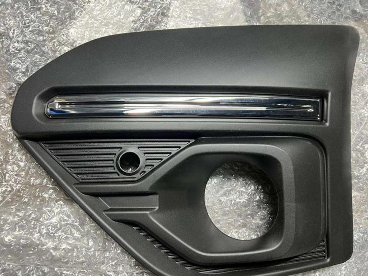 voorbumper sandero 2 rooster links 261a35053r-ro 2020-, Auto-onderdelen, Carrosserie en Plaatwerk, Bumper, Dacia, Voor, Nieuw