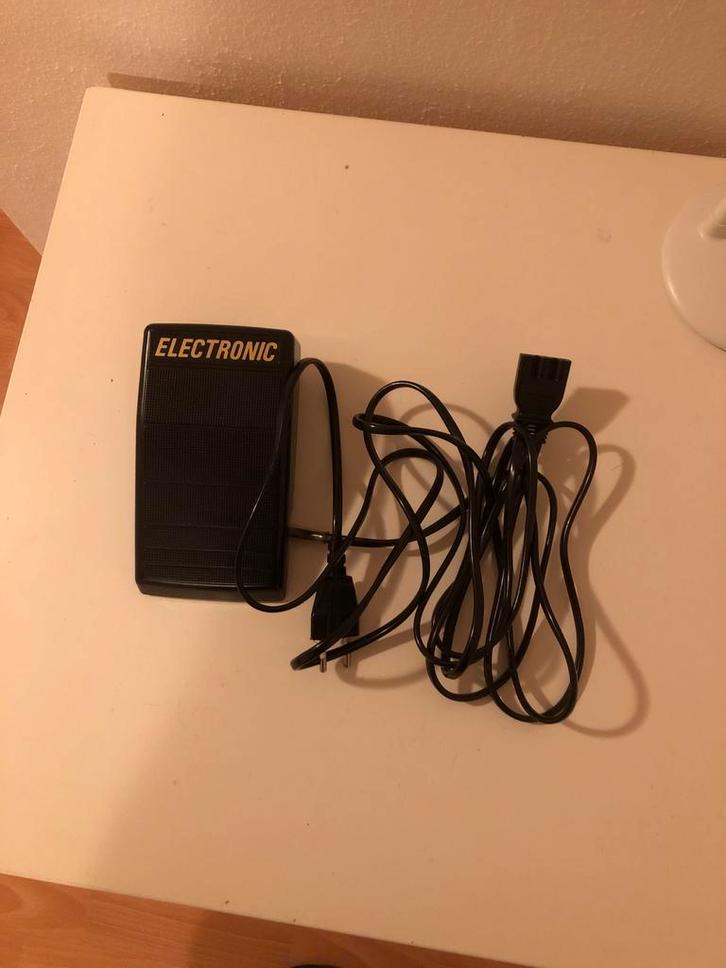 voetpedaal van naaimachine, Hobby en Vrije tijd, Naaimachines en Toebehoren, Zo goed als nieuw, Toebehoren, Overige merken, Ophalen of Verzenden